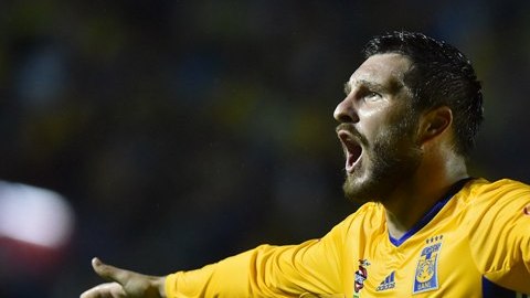 Gignac se despertó con un triplete ante Pumas.
