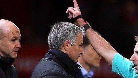 José Mourinho se sigue portando mal en la Premier League.