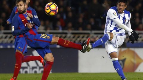 Carlos Vela anotó un gol al Barsa, pero le fue anulado.