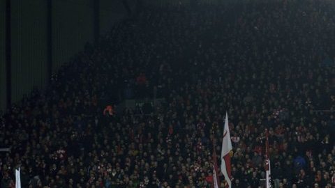 El minuto de silencio en Anfield en honor a las víctimas del vuelo siniestrado del Chapecoense, fue simplemente estremecedor.