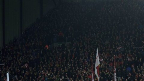 El minuto de silencio en Anfield en honor a las víctimas del vuelo siniestrado del Chapecoense, fue simplemente estremecedor.