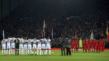 El minuto de silencio en Anfield en honor a las víctimas del vuelo siniestrado del Chapecoense, fue simplemente estremecedor.