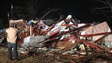 Daños causados por un tornado a su paso por Tuscumbia, Alabama .