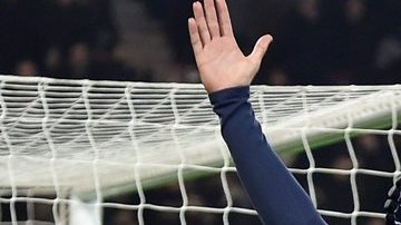 Edinson Cavani y el emotivo festejo de su gol 100 con el PSG en memoria de Chapecoense.