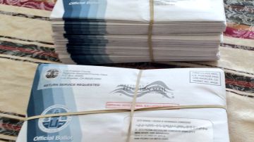 Estas son las 83 boletas que fueron enviadas a un apartamento en San Pedro. /ABC7