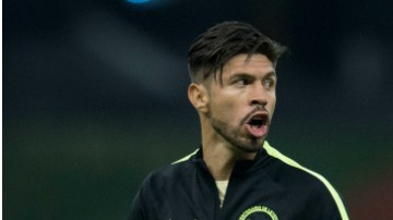 Alan Pulido llega con renovados bríos a la cita del Clásico, mientras que Oribe no vive sus  mejores horas.