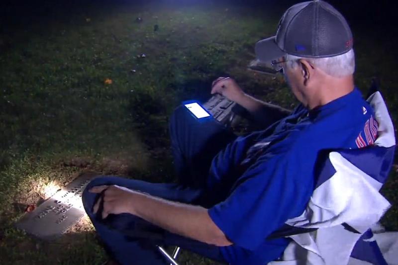 Wayne Williams se sentó frente a la tumba de su padre a escuchar con él las emociones del séptimo partido del Clásico de Otoño.