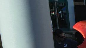 El vehículo, un Fiat, se estrelló contra las personas en un circuito donde los visitantes podían conducir autos de prueba.