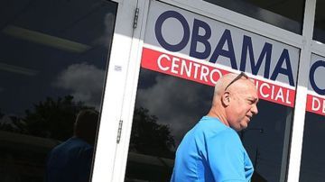 Legalizar a los indocumentados reduciría la brecha en acceso al seguro médico.