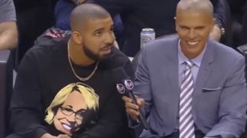 Drake, confesando su amor por Doris ante las cámaras.