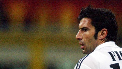 Luis Figo militó, entre otros equipos, con el Real Madrid y el Barcelona.