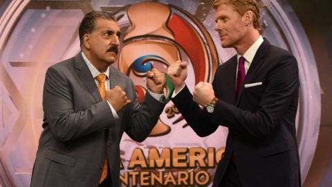 Fernando Fiore y Alexi Lalas se divierten en las transmisiones.