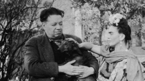 Frida Kahlo y el muralista Diego Rivera mantuvieron una relación tempestuosa.
