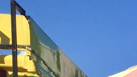 Los vendedores de frutas son objeto de robo de salario en Los Ángeles. Les pagan entre 45 y 50 dólares por jornadas de más 10 horas. (Araceli Martínez/La Opinión).