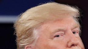 George López y Donald Trump.