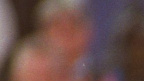 Jay Novacek, ala cerrada de los Cowboys, es detenido por Carnell Lake #37 y Darren Perry #39 de los Steelers en el Super Bowl XXX.