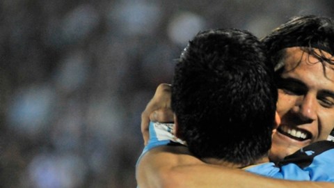 Cavani se decanta por su compañero en la celeste, el delantero del Barcelona, Luis Suárez.