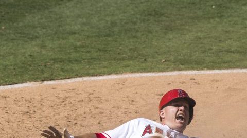 Mike Trout, quien siempre juega bien y siempre juega con todo, obtuvo su segundo premio de Jugador Más Valioso de la Liga Americana.