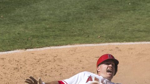 Mike Trout, quien siempre juega bien y siempre juega con todo, obtuvo su segundo premio de Jugador Más Valioso de la Liga Americana.
