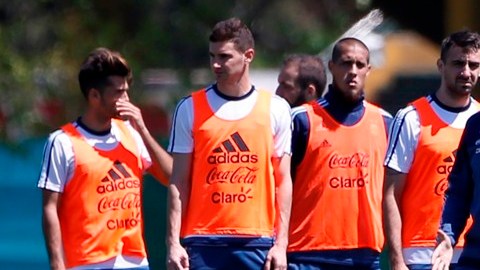 Bauza espera a sus estrellas de Barcelona para terminar de armar el plantel que enfrentará a Brasil.