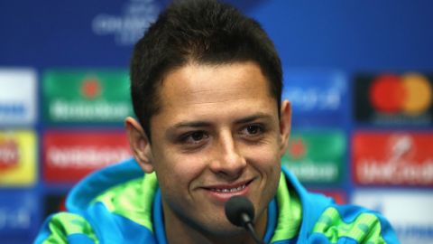 Chicharito estaría cerca de volver a España para jugar con el Valencia.