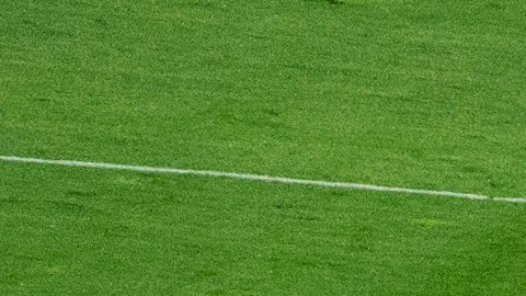 Ozil le dio un baile al arquero y la defensa rival.