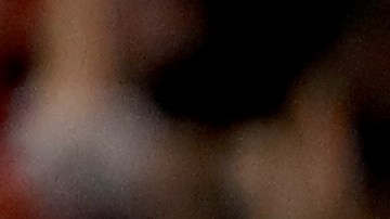 Rajai Davis, de los Indios, da vuelta al cuadro tras empatar el juego 6-6 en la octava entrada.