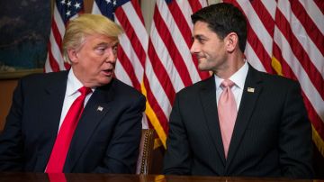 Donald Trump y el presidente de la Cámara de Representantes Paul Ryan están de acuerdo en eliminar Obamacare.