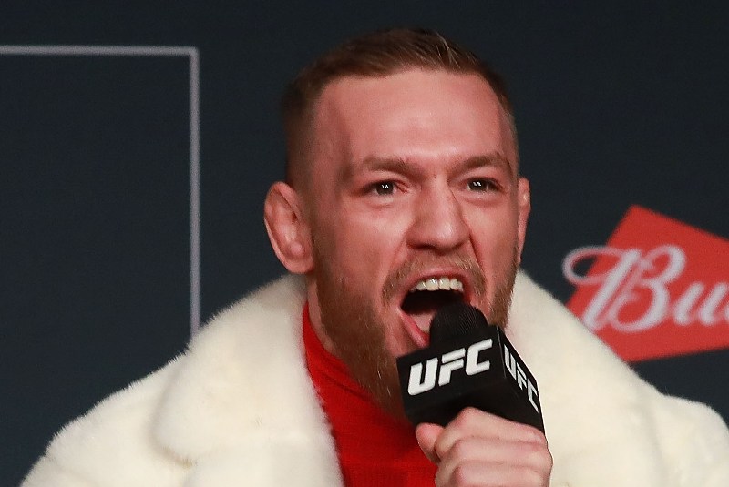 El irlandés Conor McGregor insiste en retar a Mayweather.