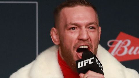 El irlandés Conor McGregor insiste en retar a Mayweather.