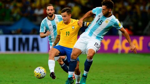 Philippe Coutinho dejó viendo visiones a la defensa albiceleste.