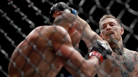 Lo lógico sería que McGregor defendiera por primera vez la correa de 145 que ha tenido durante el 2016.