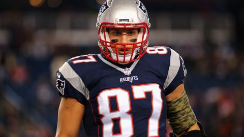 Gronkowski sufrió un fuerte choque con Earl Thomas.