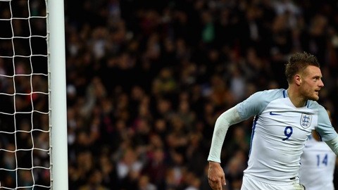 Jamie Vardy y su peculiar festejo ante la Roja en Wembley.