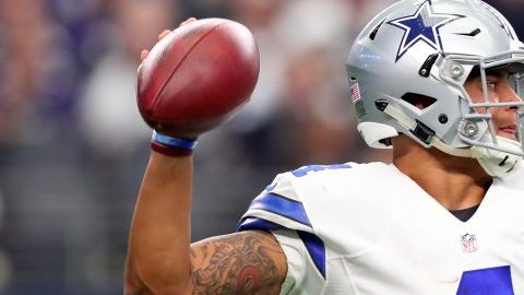 Dak Prescott, quarterback novato y jugador sensación de la temporada con los Cowboys de Dallas, hará su debut en juegos de 'Thanksgiving Day'.