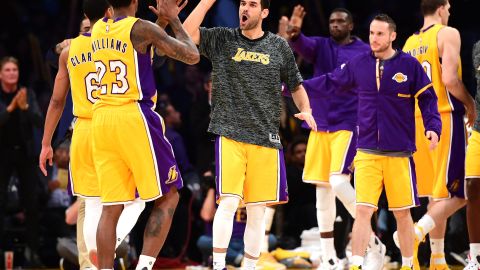 Los jugadores de los Lakers celebran la victoria ante Oklahoma, esta semana.