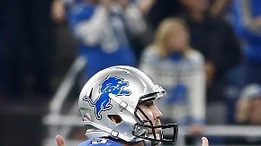 Matt Prater y su festejo tras darle el triunfo a los Lions en Thanksgiving Day.