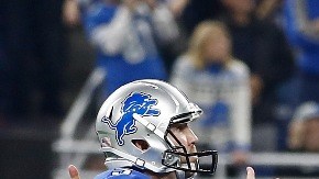 Matt Prater y su festejo tras darle el triunfo a los Lions en Thanksgiving Day.