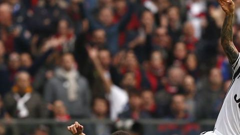 La jugada parecía normal, pero Dani Alves se había roto el peroné.