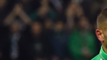 El Saint-Etienne lució el escudo del Chapecoense junto al suyo durante el partido ante el Olympique.