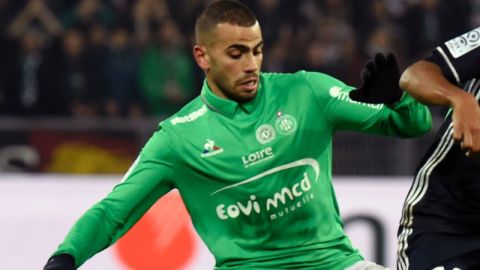 El Saint-Etienne lució el escudo del Chapecoense junto al suyo durante el partido ante el Olympique.