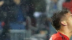 Nick Hagglund y Michael Bradley celebran el triunfo del Toronto FC.