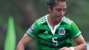 Las hermanas Flores, Mónica (izq.) y Sabrina, defienden hoy diferente camiseta.