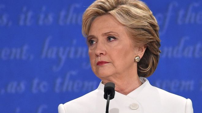 Clinton enfrenta al menos tres grandes dificultades para pasar a la historia como la primera mujer presidenta de Estados Unidos.