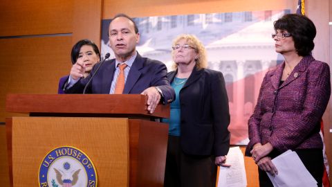 Líderes demócratas de la Cámara de Representantes piden un perdón presidencial para los "DREAMers" amparados al "DACA" de 2012. De izq a der. Judy Chu, Luis Gutiérrez, Zoe Lofgren, y Lucille Roybal-Allard. Foto: María Peña/Impremedia