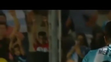 James perdió el control en el duelo frente a Argentina.