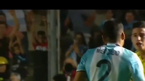 James perdió el control en el duelo frente a Argentina.