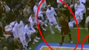 Todo Milwaukee sintió pena ajena por el blooper del jugador de los Cavs JR Smith.