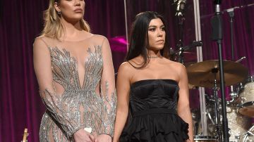 Khloé Kardashian junto a Kourtney Kardashian.