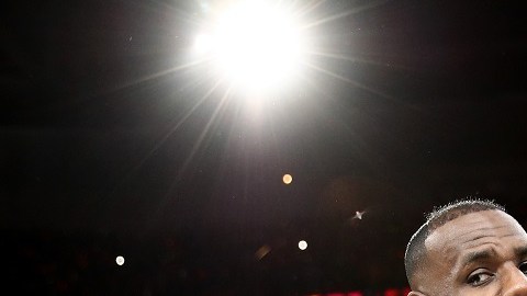 El basquetbolista apoya la exposición de Muhammad Ali.